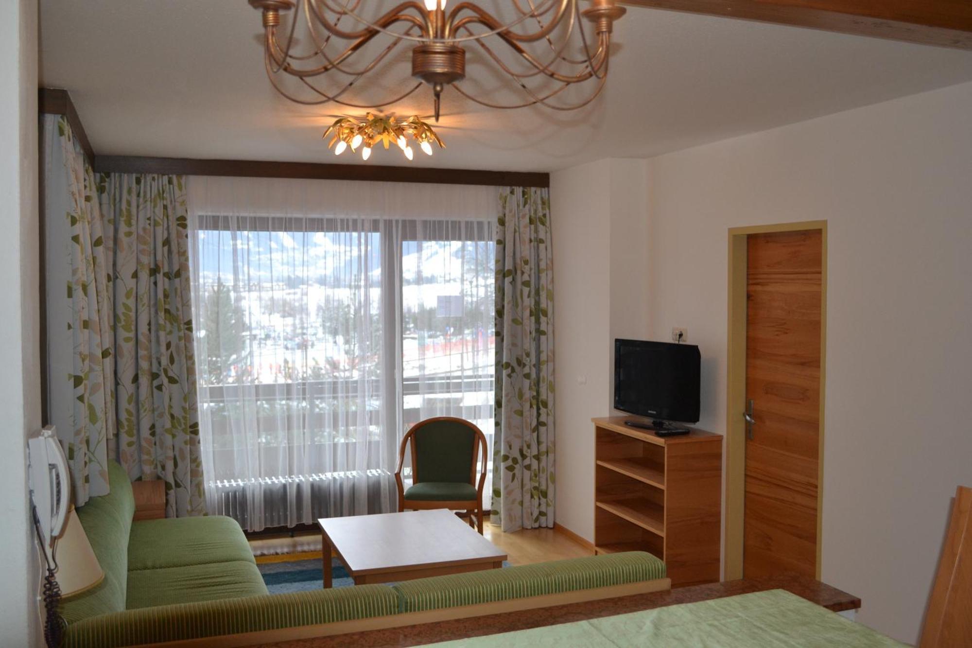 Ferienhaus Schiwiese Mit Freiem Eintritt In Die Alpentherme & Freie Nutzung Der Gasteiner Bergbahnen Im Sommer 2025 Bad Hofgastein Room photo